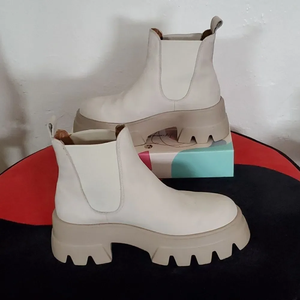 Revolve Toral Mara Boots in Igloo with Chunky Rubber Platform Size 39